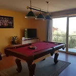 Gloria Ivana 比比涅